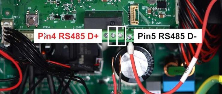 Płyta sterująca Delta AC MAX z oznaczonymi pinami RS-485 Pin 4 (D+) i Pin 5 (D-)