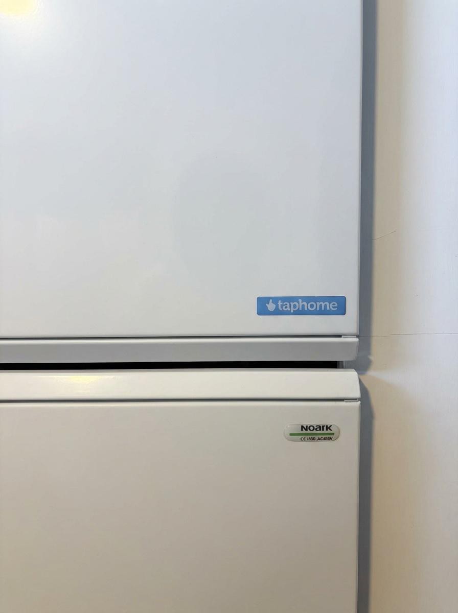 Panel sterowania TapHome na elewacji domu