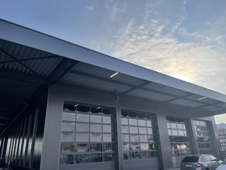 Krakovany, Slovensko