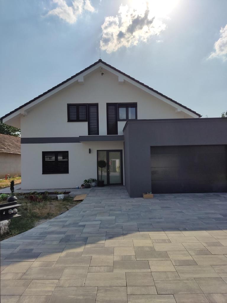 Nový Tekov, Slovensko