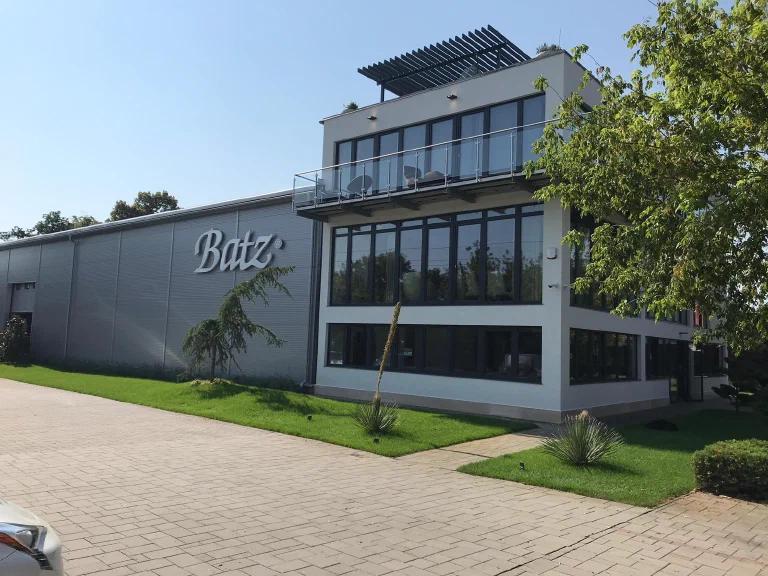 Manufacturing facility and offices in Pomáz, Hungary