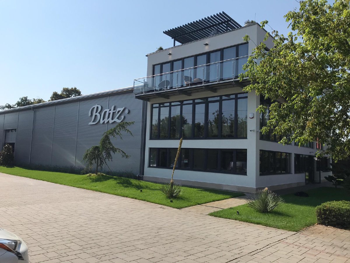 Manufacturing facility and offices in Pomáz, Hungary