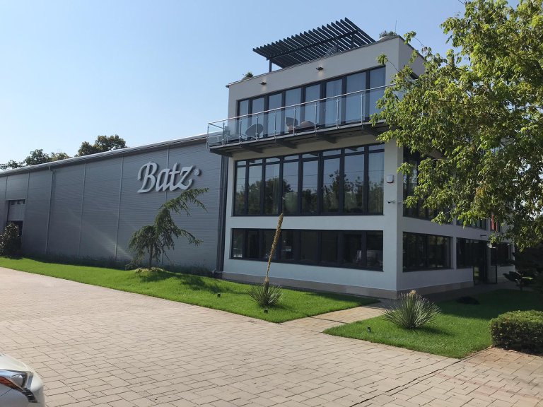 Manufacturing facility and offices in Pomáz, Hungary